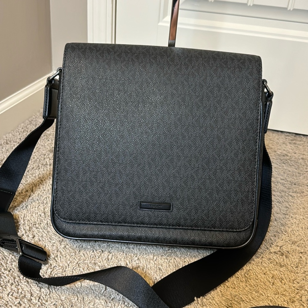 Michael Kors Messenger Bag